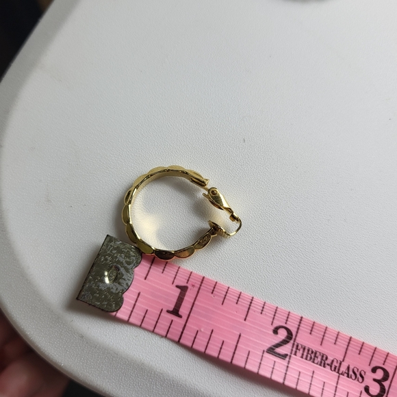 Vintage clip on earrings - Picture 4 of 4